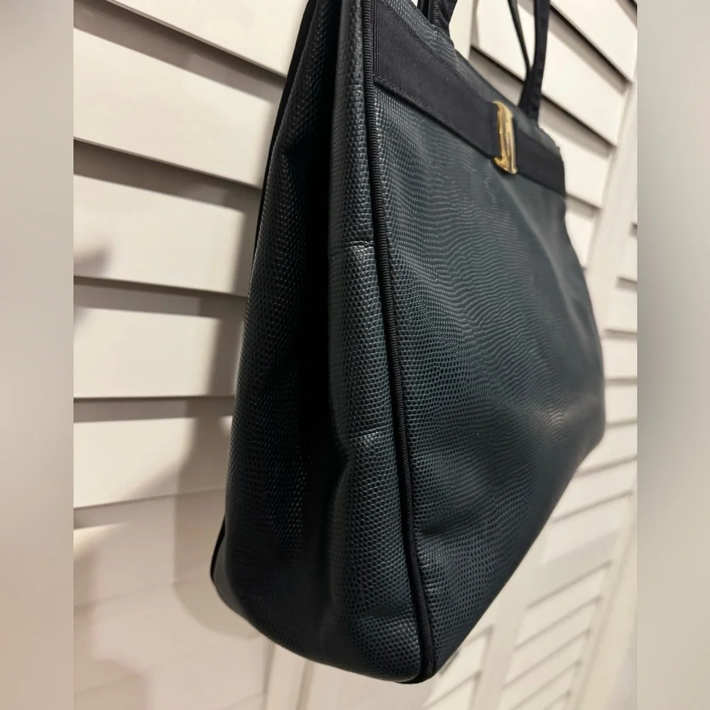 Salvatore Ferragamo Pre owned Vala Vintage Leather Tote Bag in good condition. - Picture 3 of 8